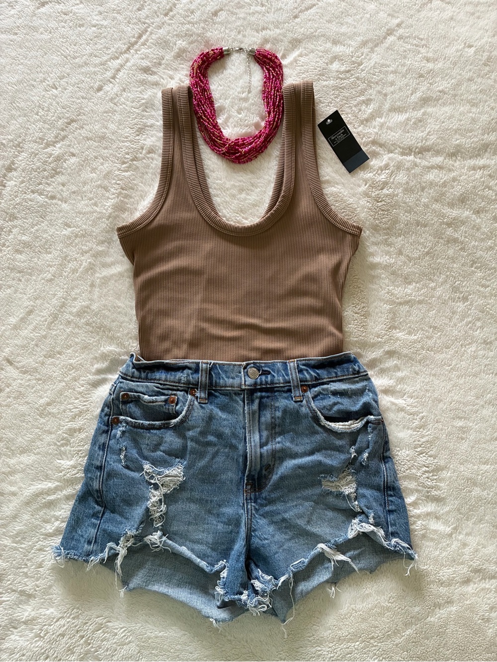 A&F outfit with necklace 🔥